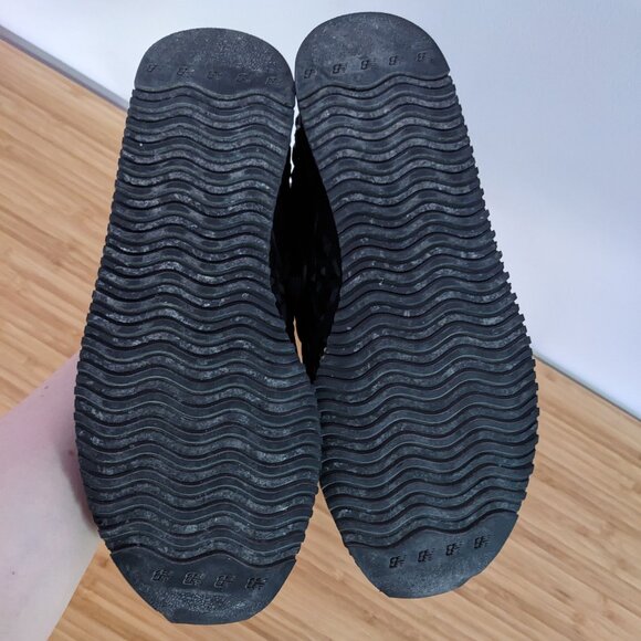 New Balance 420 Black Studded Sneakers - Picture 5 of 5